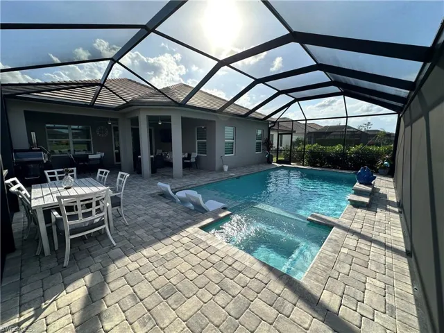 Oversized Screened in Lanai