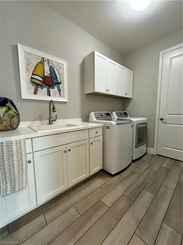 Large Laundry room with tub sink