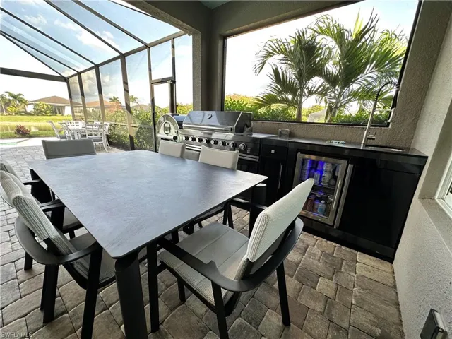 Built in Kitchen with Cooler, Gas Grill and Pizza Oven