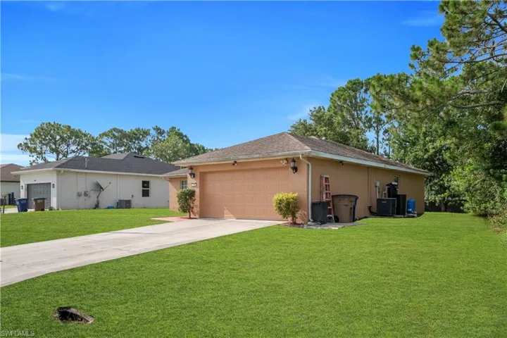 2707 42nd St W, Lehigh Acres, Florida 33971