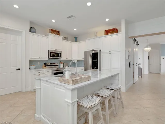 2114  Isla De Palma  CIR, Naples, FL 34119