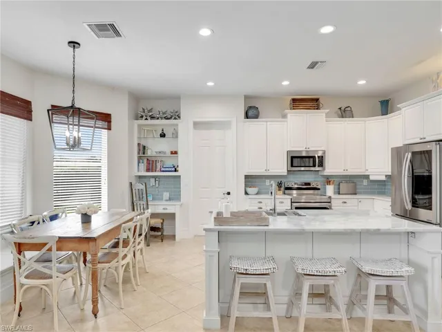 2114  Isla De Palma  CIR, Naples, FL 34119
