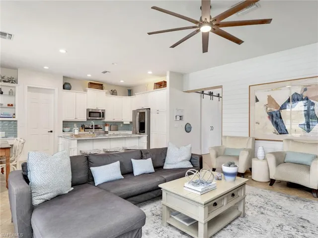 2114  Isla De Palma  CIR, Naples, FL 34119