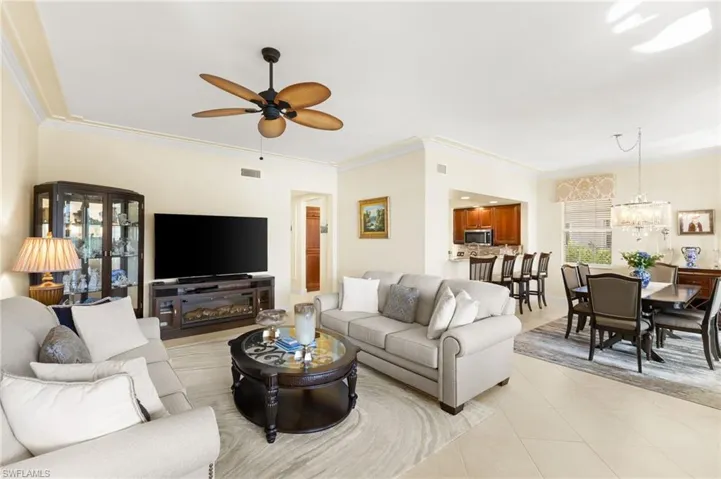 Living Room/Fireplace