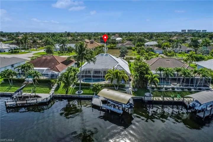 Birds eye view of property