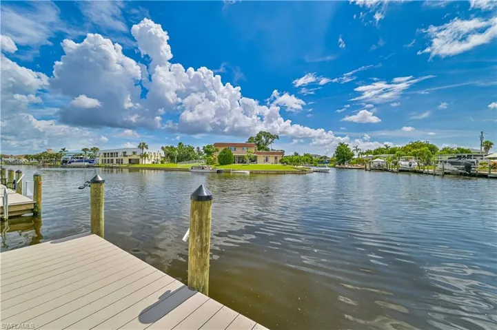 Intersecting canal view
