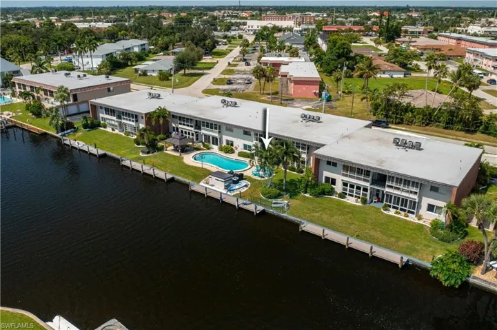 Wide intersecting canal view