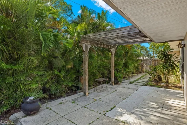 2705 SE 18th  PL, Cape Coral, FL 33904