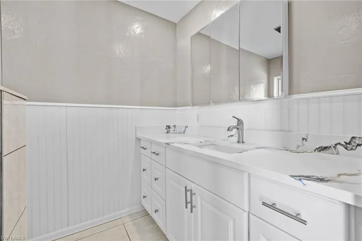 2705 SE 18th  PL, Cape Coral, FL 33904
