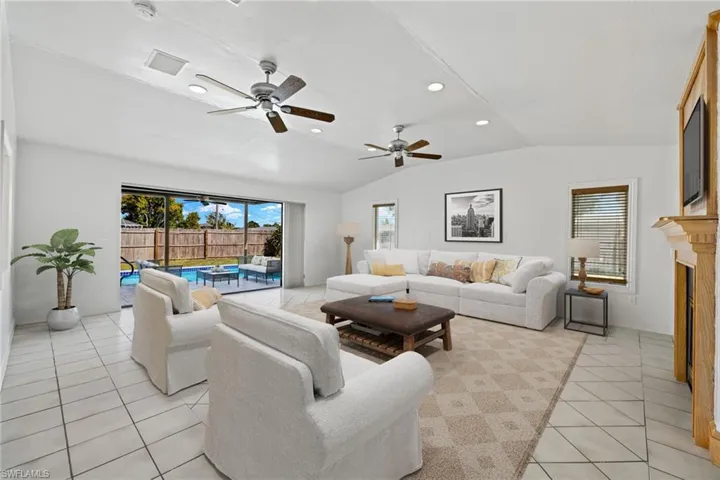 2705 SE 18th  PL, Cape Coral, FL 33904