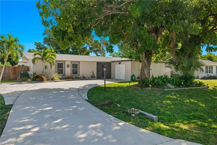 2705 SE 18th  PL, Cape Coral, FL 33904