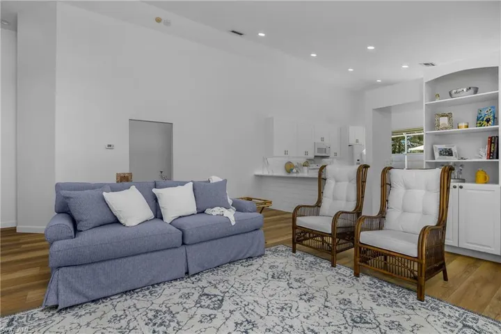 120 Livermore Ln, Naples, Florida 34119
