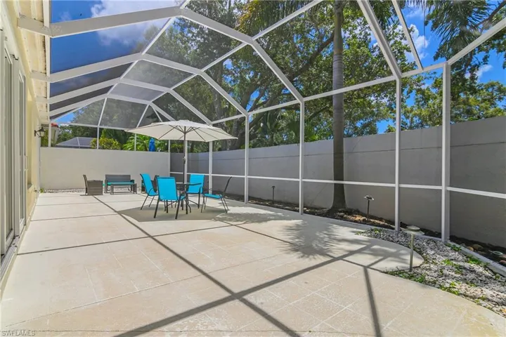 120 Livermore Ln, Naples, Florida 34119