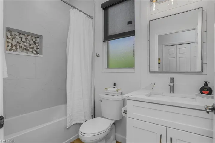 120 Livermore Ln, Naples, Florida 34119
