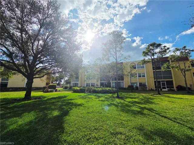 1086  Forest Lakes  DR, Naples, FL 34105