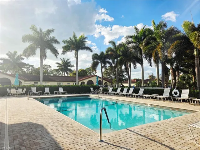 1086  Forest Lakes  DR, Naples, FL 34105