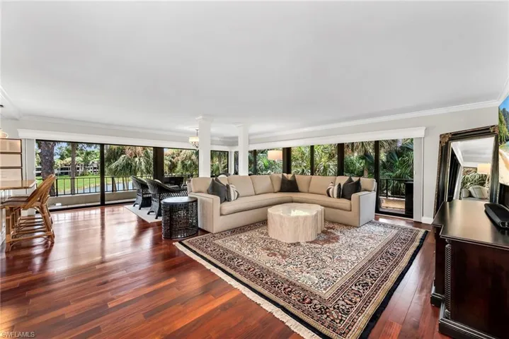 105 Clubhouse Ln 389, Naples, Florida 34105