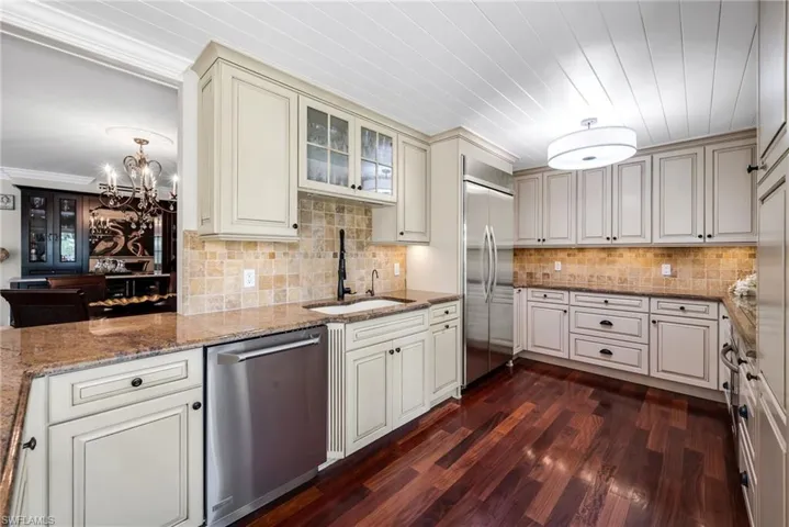 105 Clubhouse Ln 389, Naples, Florida 34105