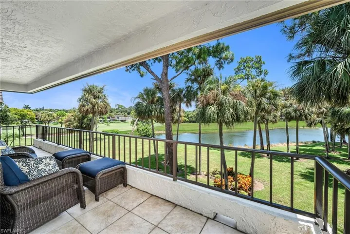 105 Clubhouse Ln 389, Naples, Florida 34105