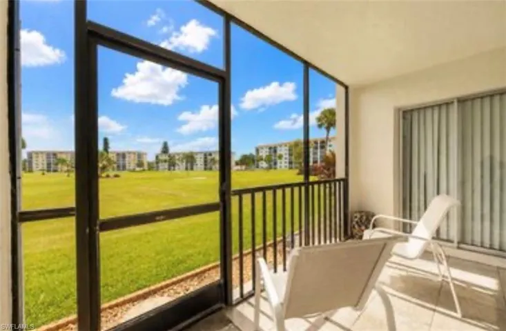 41 High Point Cir S 105, Naples, Florida 34103