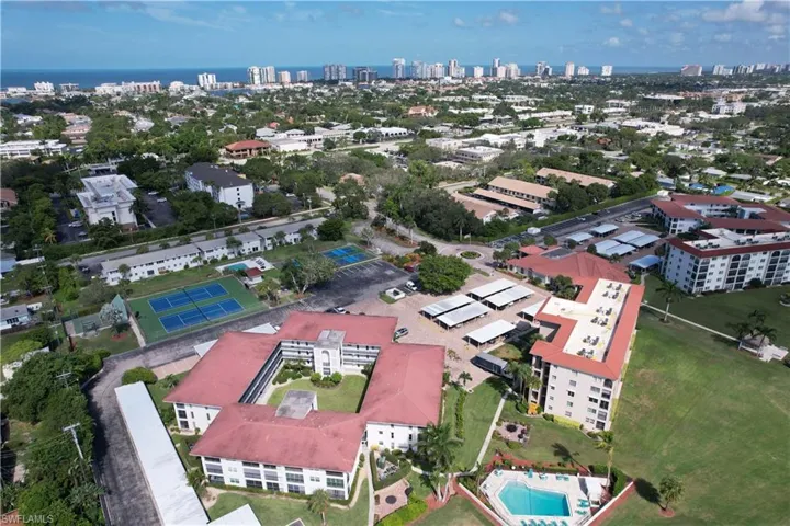 41 High Point Cir S 105, Naples, Florida 34103