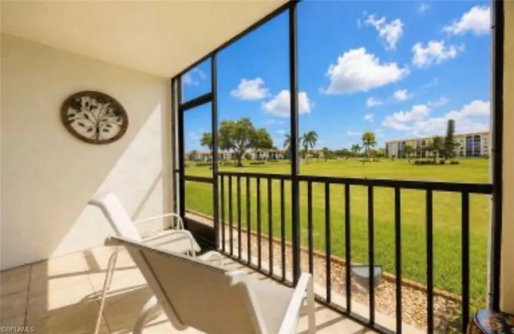 41 High Point Cir S 105, Naples, Florida 34103