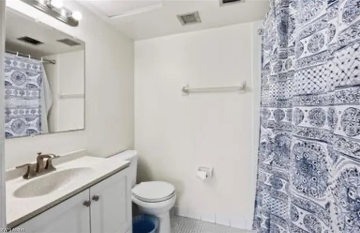 41 High Point Cir S 105, Naples, Florida 34103