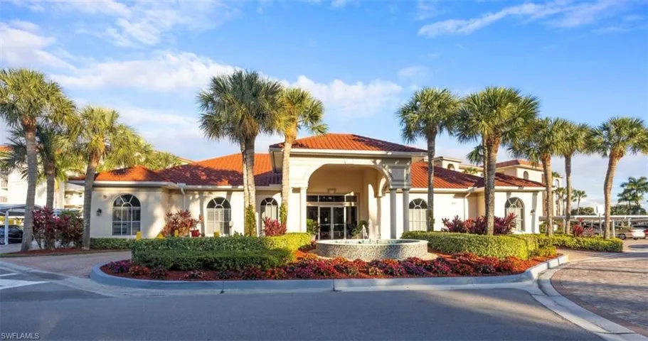 41 High Point Cir S 105, Naples, Florida 34103