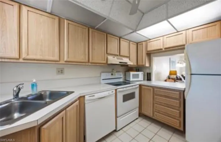 41 High Point Cir S 105, Naples, Florida 34103