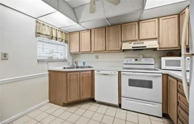 41 High Point Cir S 105, Naples, Florida 34103