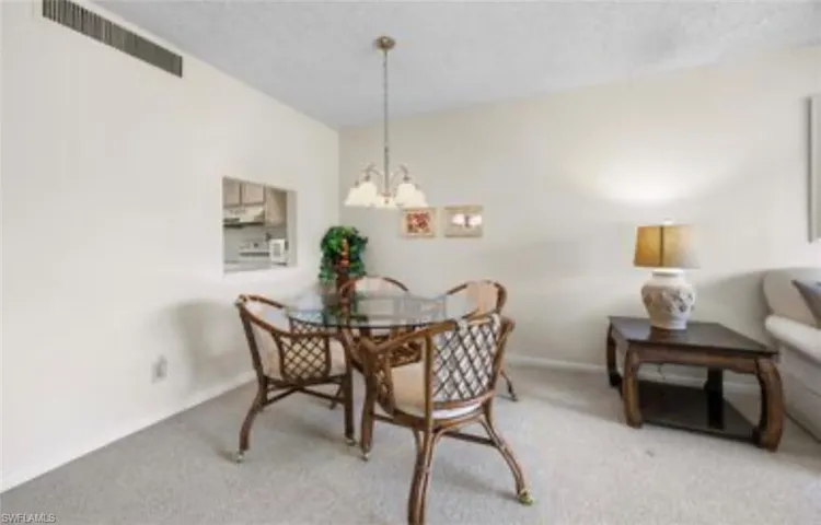 41 High Point Cir S 105, Naples, Florida 34103