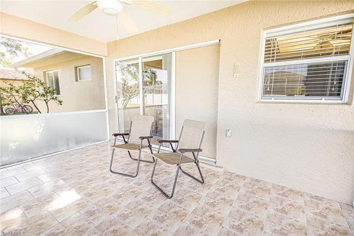 Sunroom with ceiling fan