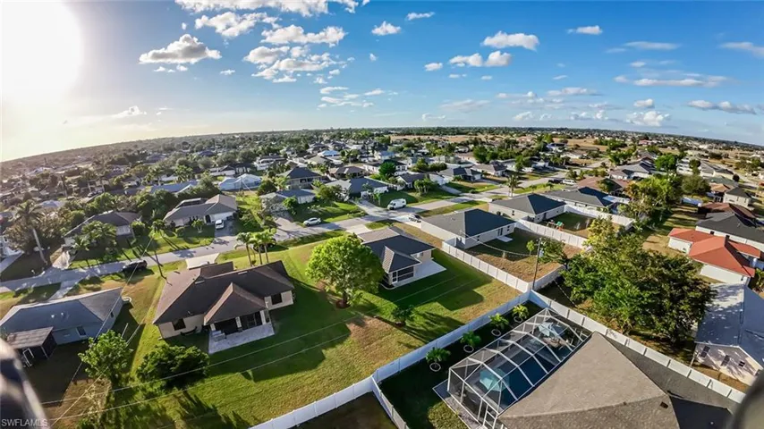 Birds eye view of property