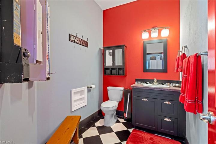Apartment/party house full bath