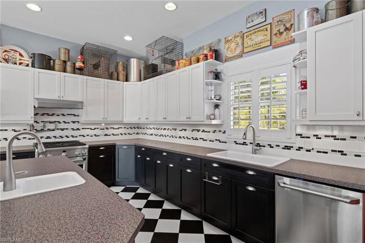 Apartment/party house kitchen