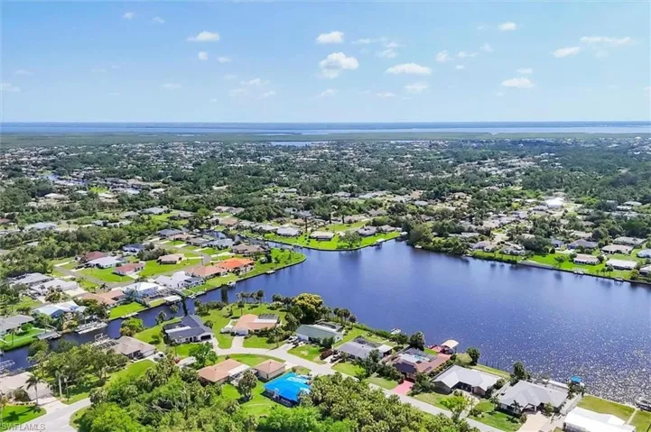 Lake Front/Canal Front