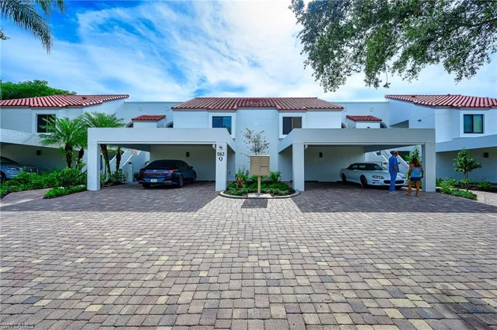 583 Beachwalk Cir Q-202, Naples, Florida 34108