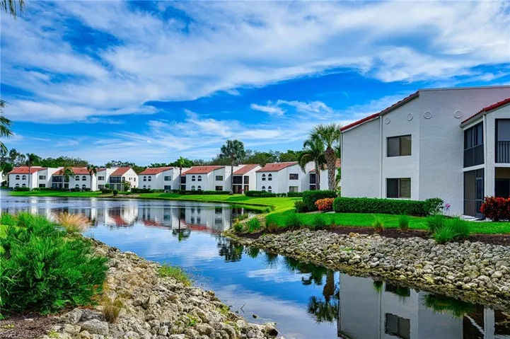 583 Beachwalk Cir Q-202, Naples, Florida 34108