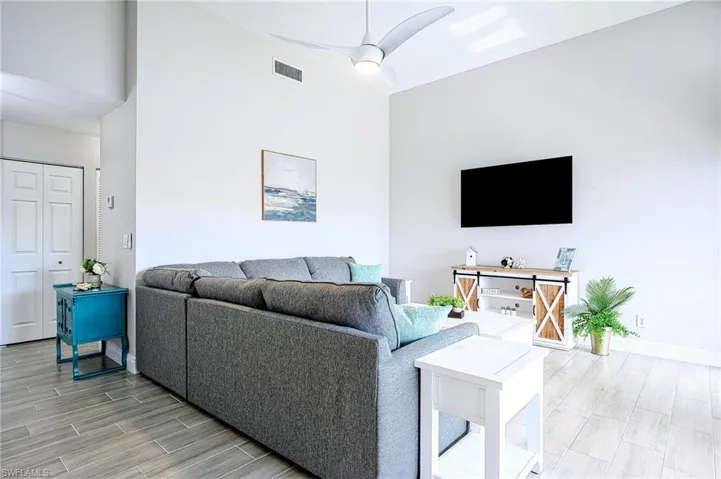 583 Beachwalk Cir Q-202, Naples, Florida 34108