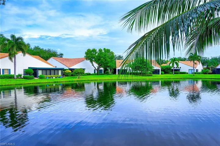 583 Beachwalk Cir Q-202, Naples, Florida 34108
