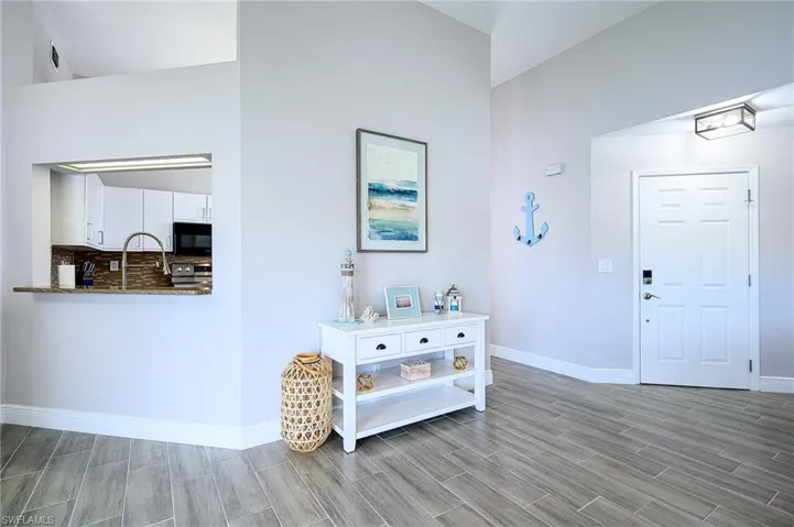 583 Beachwalk Cir Q-202, Naples, Florida 34108