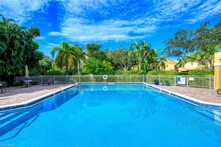 583 Beachwalk Cir Q-202, Naples, Florida 34108