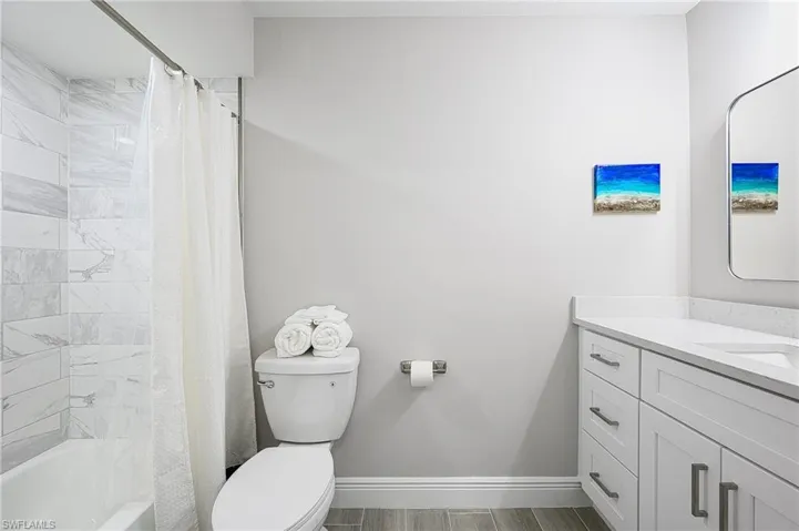 583 Beachwalk Cir Q-202, Naples, Florida 34108