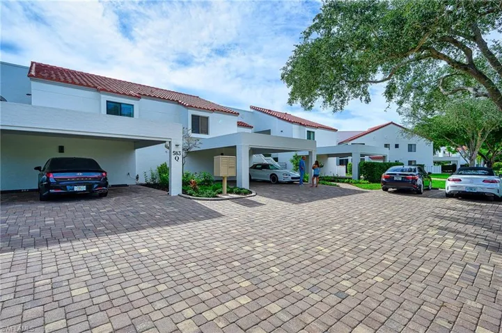 583 Beachwalk Cir Q-202, Naples, Florida 34108