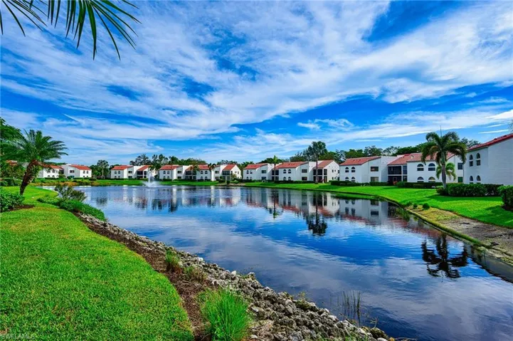 583 Beachwalk Cir Q-202, Naples, Florida 34108
