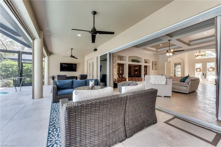 Open flow between all living areas, inside and out