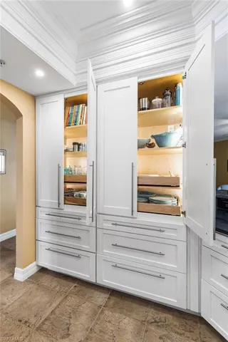 Pull-outs and interior lighting