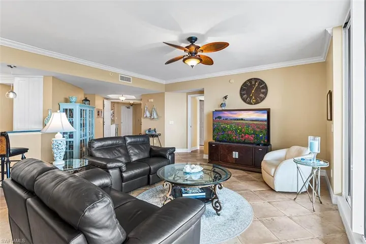 Living RM looking to primary BR