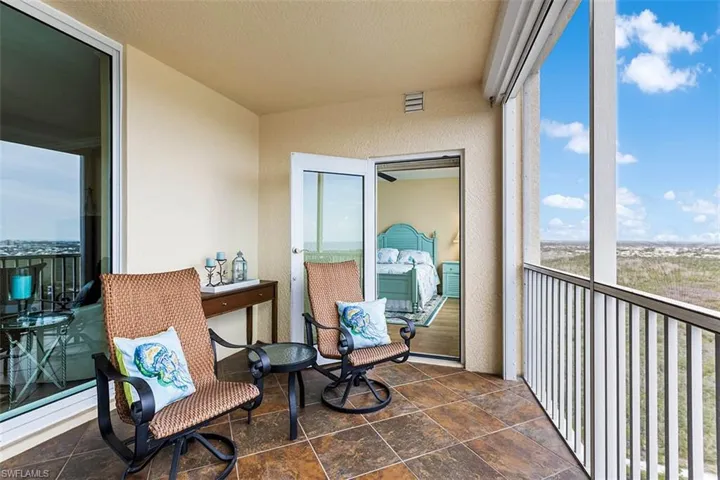 Lanai access to primary BR