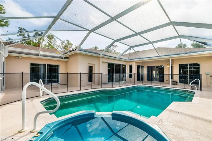 5 sets of sliding glass doors to lanai